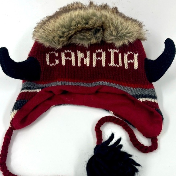 DeLux Canada Beanie / Hat - Picture 1 of 5